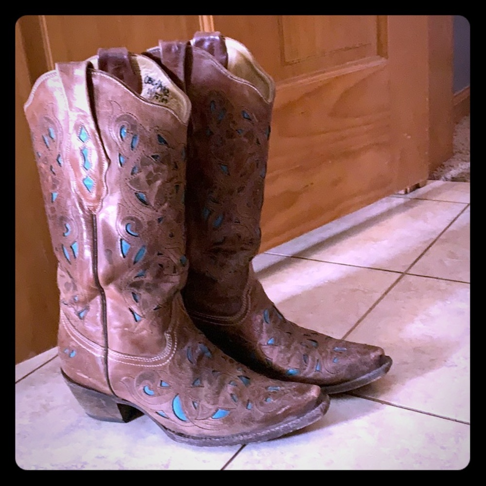 Corral snip toe cowgirl boots, size 8.5